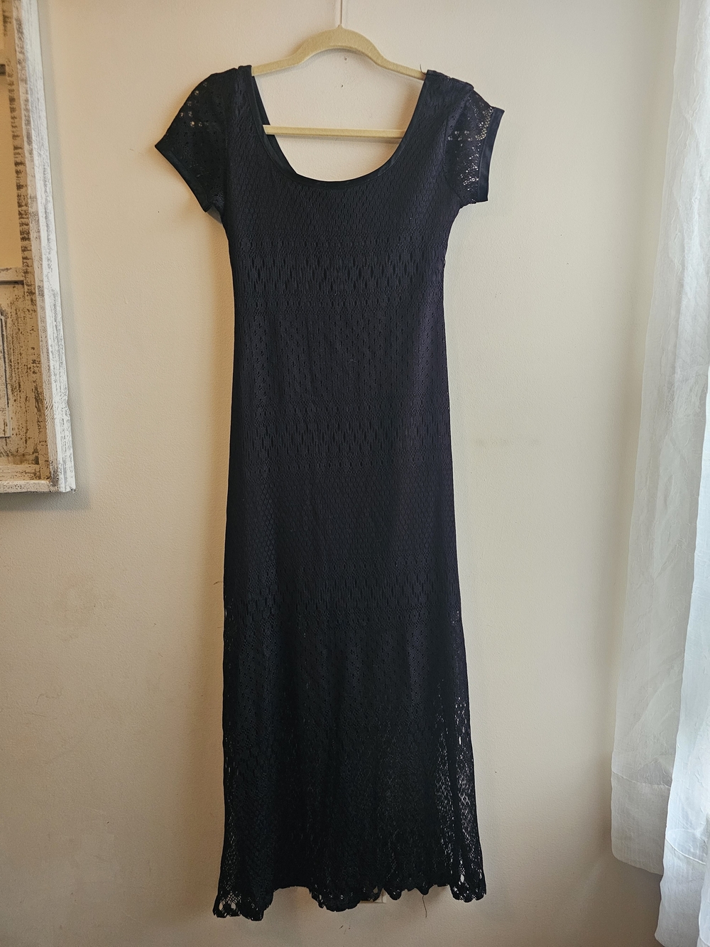 Scoop Neck Black Lace Maxi Dress with Cap Sleeves